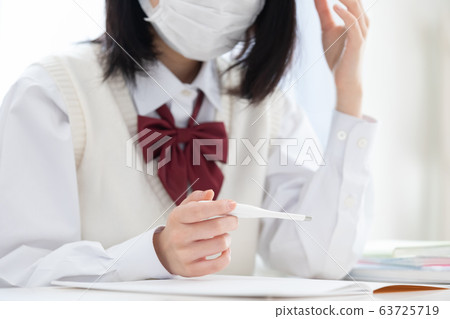 學生不適 63725719