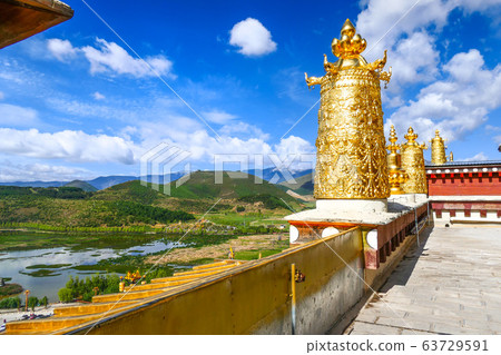 The small Potala Palace Tibetan Buddhist Temple "Songchanlimsa" in Shangri-La, Yunnan Province, China The small Potala Palace Tibetan Buddhist Temple "Songchanlimsa" in Shangri-La, Yunnan Province, China 63729591