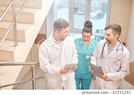 Doctors discussing coronavirus infection 63731241