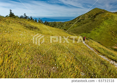 Hiker heading to Mt. Hiker heading to Mt. 63731518
