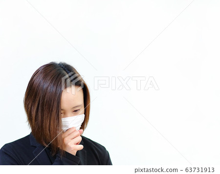 woman wearing a mask 63731913