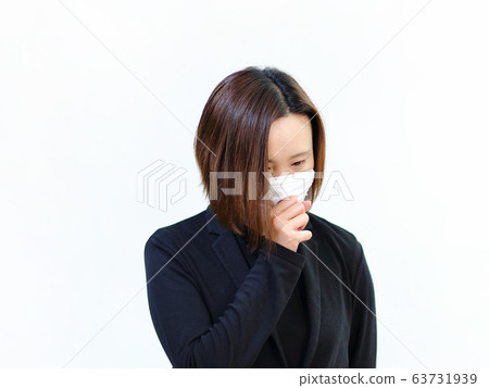 woman wearing a mask 63731939
