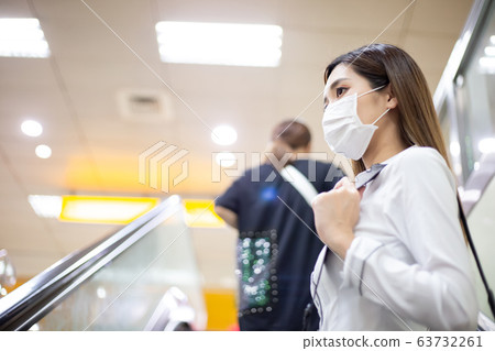 woman with mask in station 63732261
