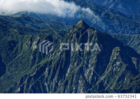 從富士山看到的谷川山脈和鳥山。 63732341