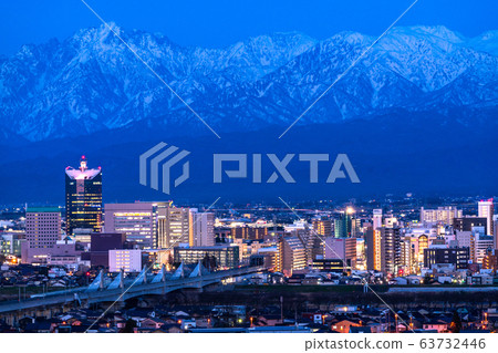 《Toyama Prefecture》Night view of Toyama city with a view of Tateyama mountain range 63732446