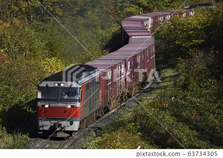 Freight train that carries onions from Hokkaido to Kitami to the Tokyo metropolitan area 63734305