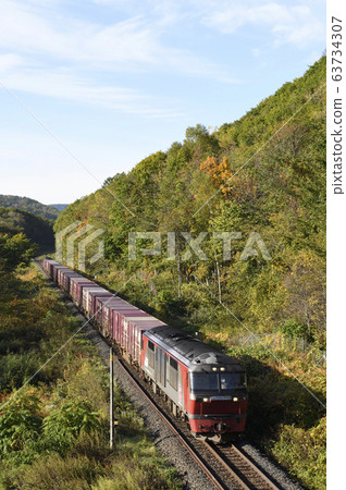 Freight train that carries onions from Hokkaido to Kitami to the Tokyo metropolitan area Freight train that carries onions from Hokkaido to Kitami to the Tokyo metropolitan area 63734307