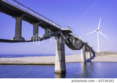 (Shizuoka) Windmill at Shiosai Bridge and beach at the mouth of Kikugawa 63736262