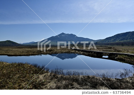 小澤原和Hichiigatake在木棧道上的池塘 63736494