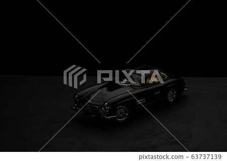像真實的那樣射擊微型車 63737139