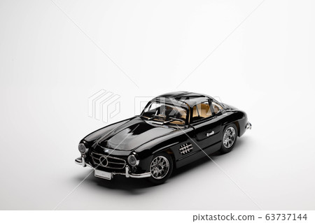 像真實的那樣射擊微型車 像真實的那樣射擊微型車 63737144