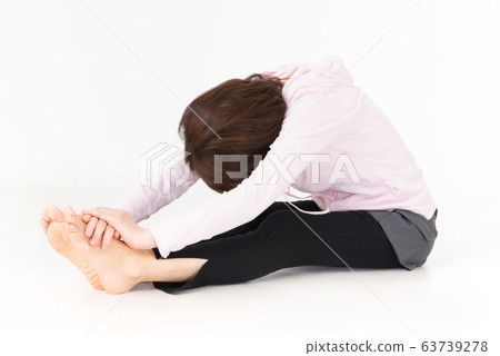 Senior woman stretching 63739278