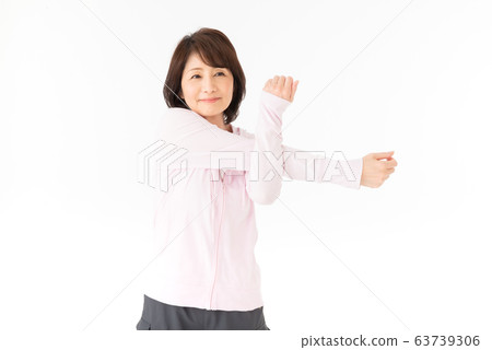 舒展的高級婦女 舒展的高級婦女 63739306