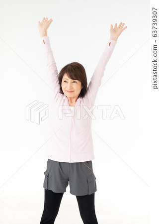 舒展的高級婦女 舒展的高級婦女 63739307