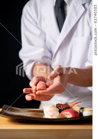 在董事會面前拿著袋子 在董事會面前拿著袋子 63740385