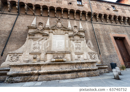 Fontana Vecchia - Old marble fountain in Bologna Italy 63740732