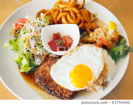 Loco Moco Bowl, which looks pleasing 63745640