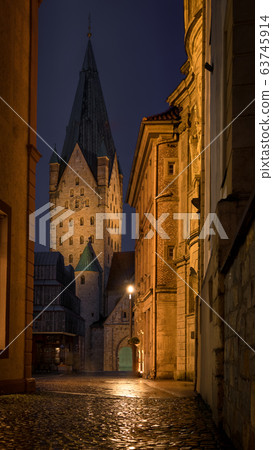 Catholic Paderborn Cathedral, 13th century. 93 m high. Catholic Paderborn Cathedral, 13th century. 93 m high. 63745914