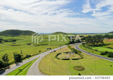Valley and highway con Rio de Janeiro State Brazil Valley and highway con Rio de Janeiro State Brazil 63746405