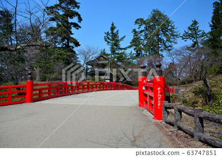A red, cedar bridge passing over Hirosaki Park, Hirosaki Castle, Aomori and Nakahori (3) 63747851