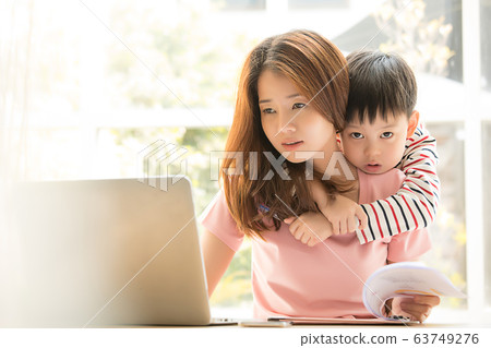 父母與子女,母親,兒童,兒子,通勤,工作,破壞 父母與子女,母親,兒童,兒子,通勤,工作,破壞 63749276