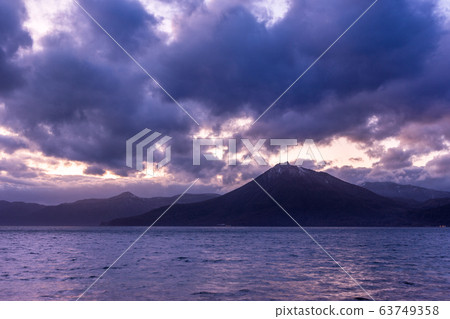 Lake Shikotsu and Mount Eniwa in Hokkaido, Japan's national park Lake Shikotsu and Mount Eniwa in Hokkaido, Japan's national park 63749358