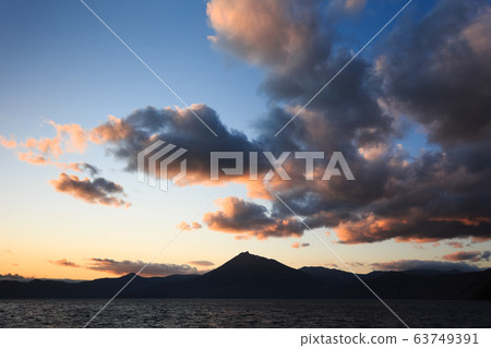 Lake Shikotsu and Mount Eniwa in Hokkaido, Japan's national park Lake Shikotsu and Mount Eniwa in Hokkaido, Japan's national park 63749391