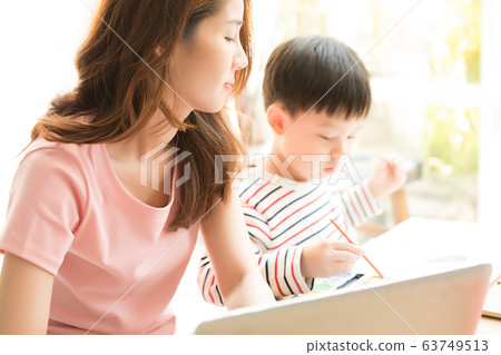 父母與子女,母親,兒童,兒子,通勤,工作,破壞 父母與子女,母親,兒童,兒子,通勤,工作,破壞 63749513