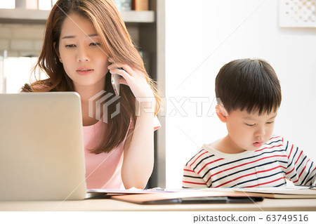 父母與子女,母親,兒童,兒子,通勤,工作,破壞 父母與子女,母親,兒童,兒子,通勤,工作,破壞 63749516