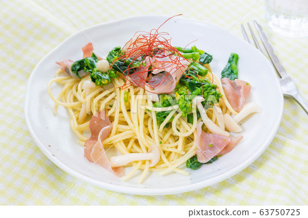 Rapeseed and prosciutto ham pasta 63750725