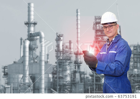 Production engineer with automate wireless Robot 63753191
