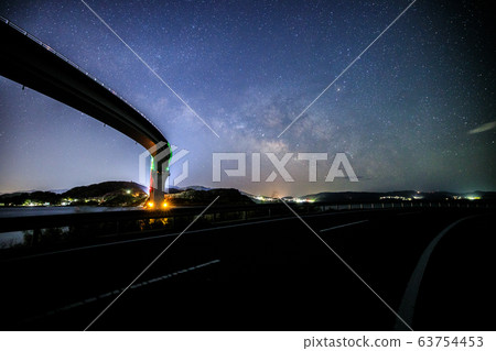 <Nagasaki City, Nagasaki Prefecture> Iojima Bridge, the Milky Way and the starry sky in summer <Nagasaki City, Nagasaki Prefecture> Iojima Bridge, the Milky Way and the starry sky in summer 63754453
