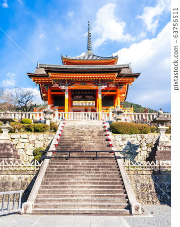 早春京都清水寺西門和三塔 早春京都清水寺西門和三塔 63756511