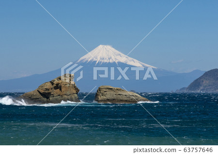Mt. Fuji from Nishiizu Kumomi Beach Mt. Fuji from Nishiizu Kumomi Beach 63757646