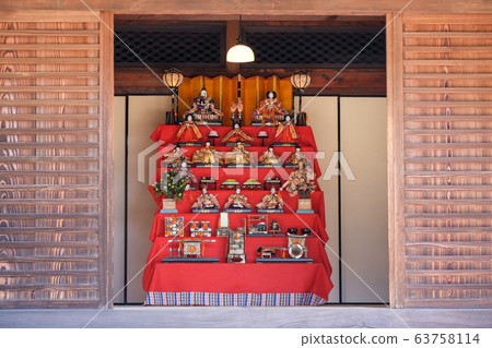 Princess at the entrance 63758114