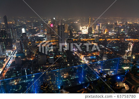 從Mahanakorn塔空中漫步的曼谷夜景 63758780