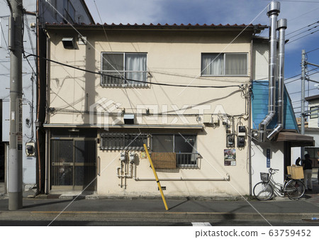 Old Japanese houses, row houses, apartments 63759452