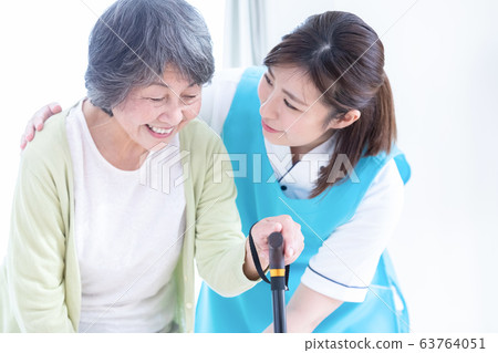 Nursing care image Walking assistance 63764051