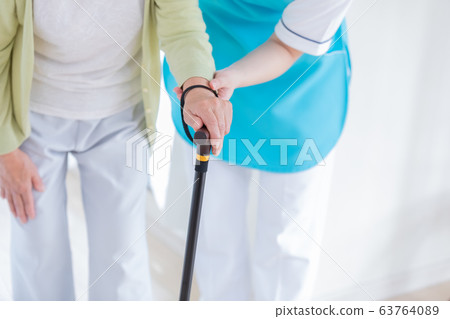 Nursing care image Walking assistance 63764089