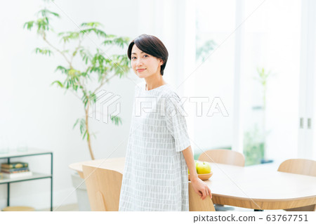中年婦女 63767751