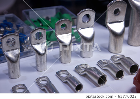 Steel machinery components with holes. 63770022