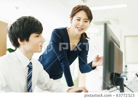 營業所書桌工作 營業所書桌工作 63772323