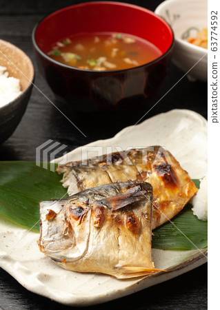 設置烤鯖魚的膳食 設置烤鯖魚的膳食 63774592