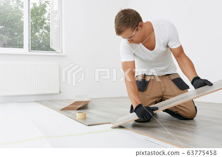 Master lays the laminate. 63775458