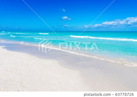 Varadero beach seascape on sunny day Varadero beach seascape on sunny day 63778726