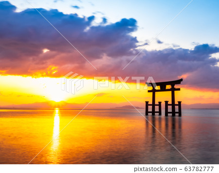 Lake Biwa in early spring Shirahige Shrine Dawn 63782777