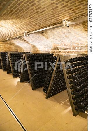 sparkling wine, wine cellar in Traiskirchen near sparkling wine, wine cellar in Traiskirchen near 63785370