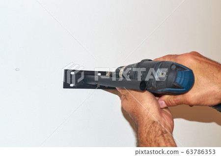 Working with a screw gun Working with a screw gun 63786353