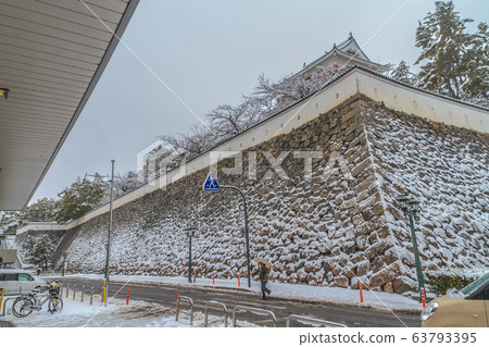 Scenery of Fukuyama castle in winter 63793395