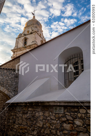 The narrow streets of the old town The narrow streets of the old town 63800993